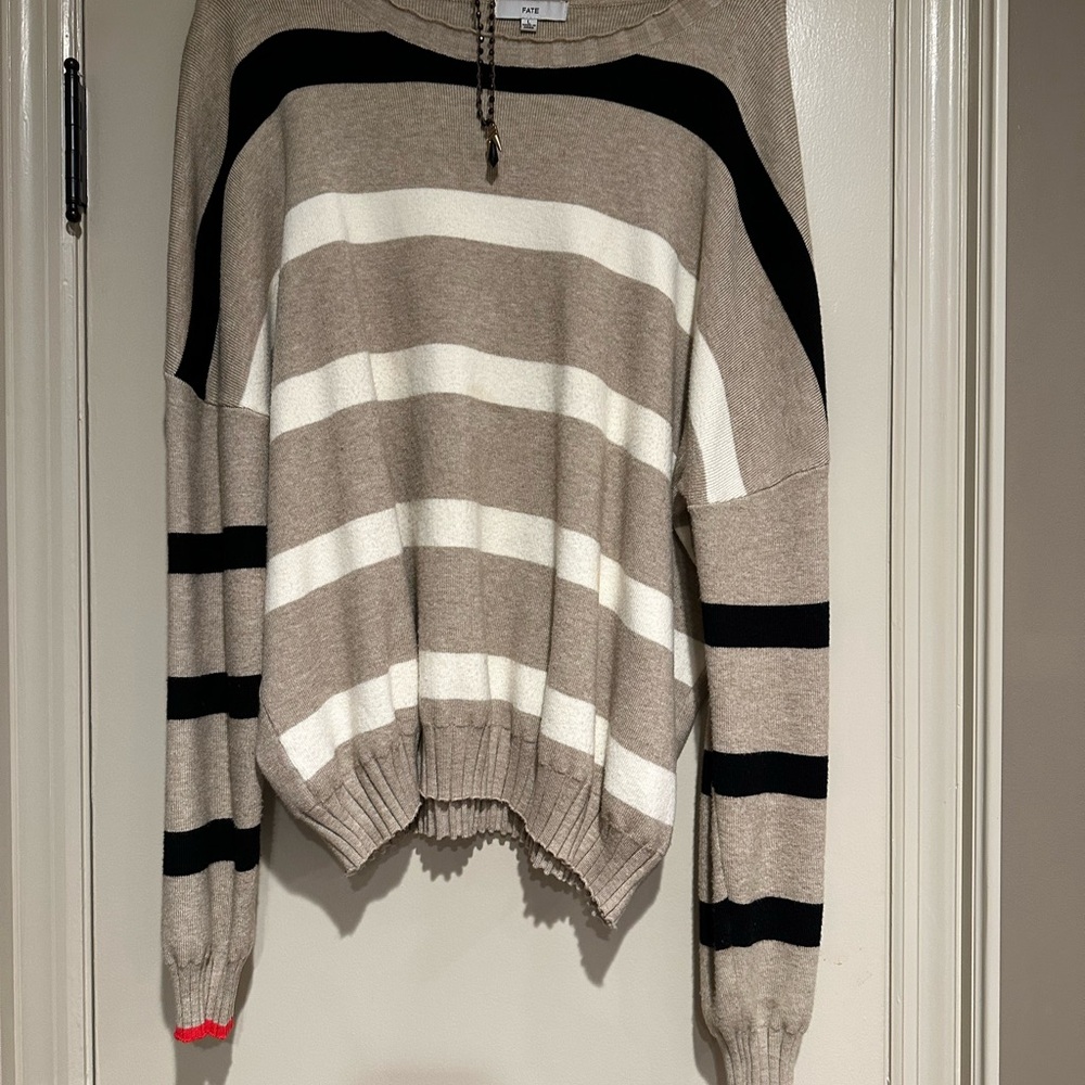 Fate Striped Sweater + Necklace Set – Size Large